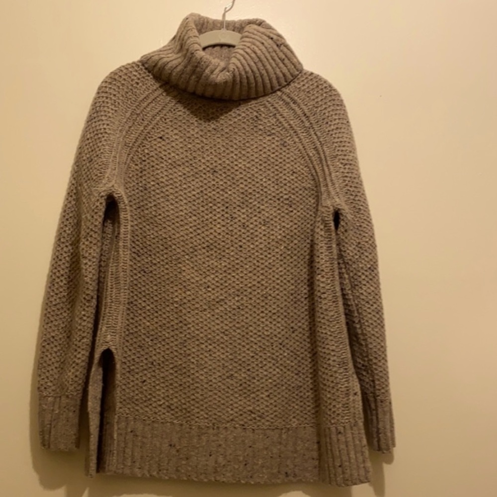 Ralph Lauren wool  turtleneck in size small.